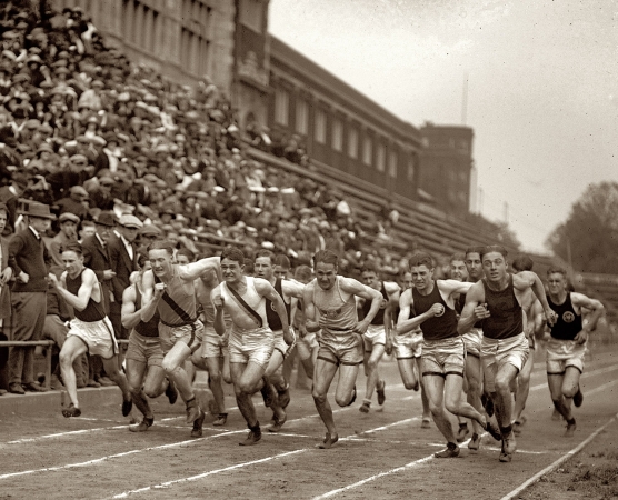 Photo showing: 440: 1923 -- Washington, D.C. Start of a 440.