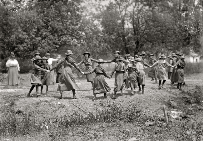 Photo showing: Girls Gone Whirl -- Washington, D.C., or vicinity circa 1917. Girl Scouts. Activities and play.