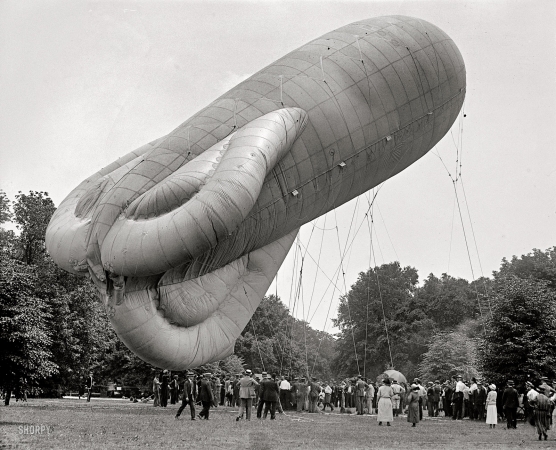 Photo showing: Sky King -- Army balloon to be used for aerial photography of Shrine convention activities in Washington, June 1923.