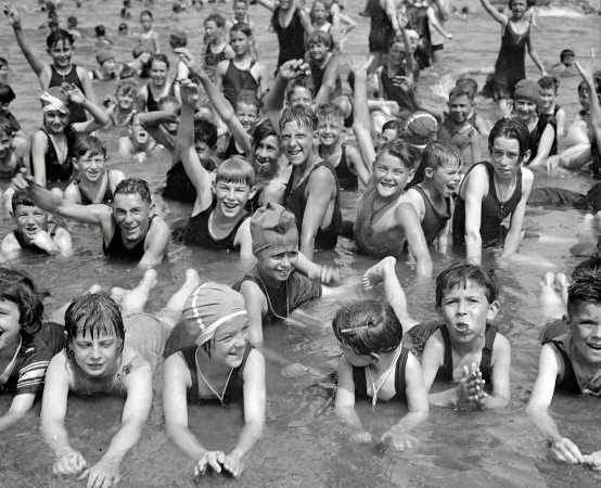 Photo showing: Lollipop Beach -- May 28, 1923. Potomac bathing beach.