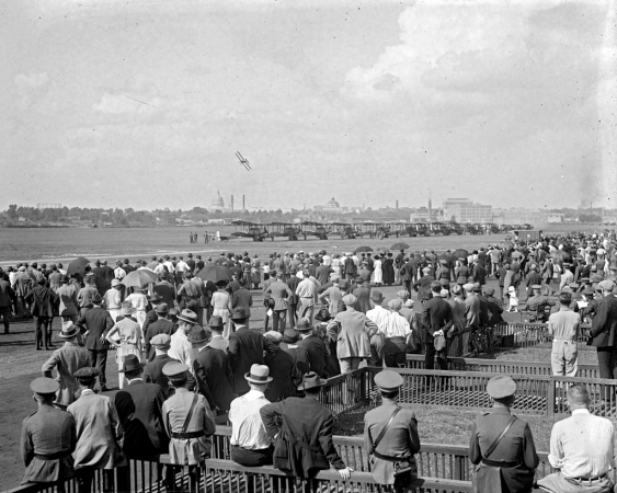 Photo showing: Air Circus -- Sept. 24, 1923. Watching the planes at the Bolling Field Air Circus in Washington, D.C.