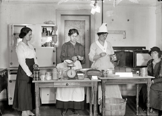 Photo showing: War Kitchen: 1917 -- U.S. Food Administration war kitchen, Washington, D.C.