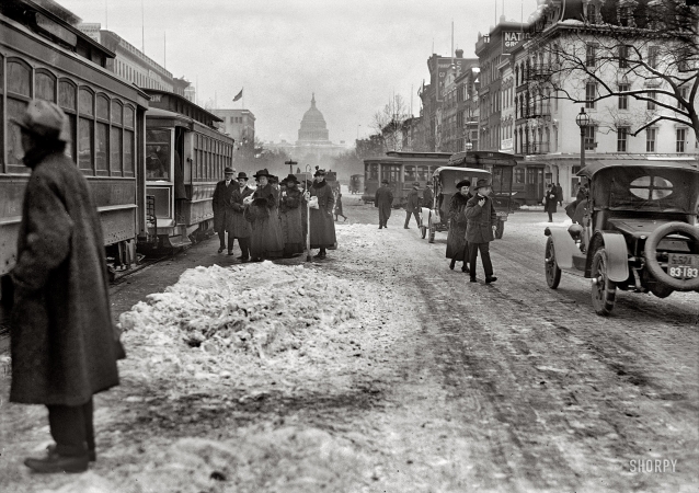 Photo showing: Whitened Washington -- Washington, D.C., circa 1918. Pennsylvania Avenue with snow.