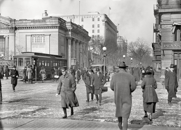 Photo showing: 15th and G -- Washington, D.C., circa 1917. Street scene, 15th and G Streets near Riggs National Bank.