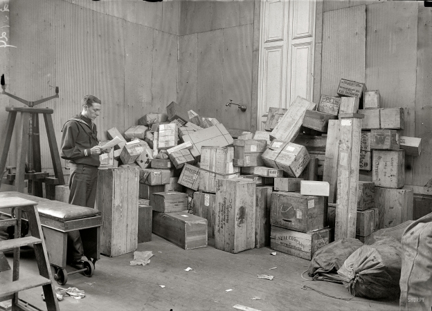 Photo showing: Navy Crates -- Washington, 1918. Navy Dept. stores.