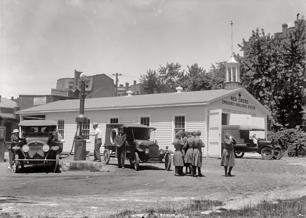 Photo showing: Ambulance Depot -- 1917, Washington, D.C. Red Cross emergency ambulance station garage, 16th Street.