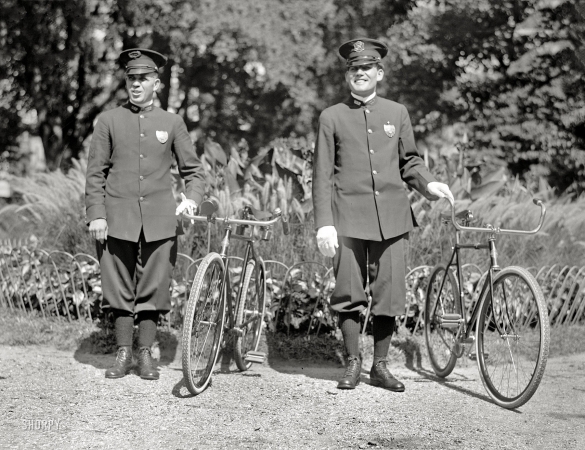 Photo showing: Cycle Cops -- Washington, D.C., 1918. District of Columbia park policemen.