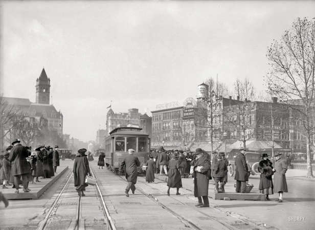 Photo showing: Pennsylvania Avenue: 1919 -- Washington, D.C., circa 1919. Street scene, Pennsylvania Avenue.