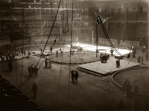 Photo showing: Dark Circus -- March 21, 1913. Madison Square Garden -- Preparing for Circus Week.