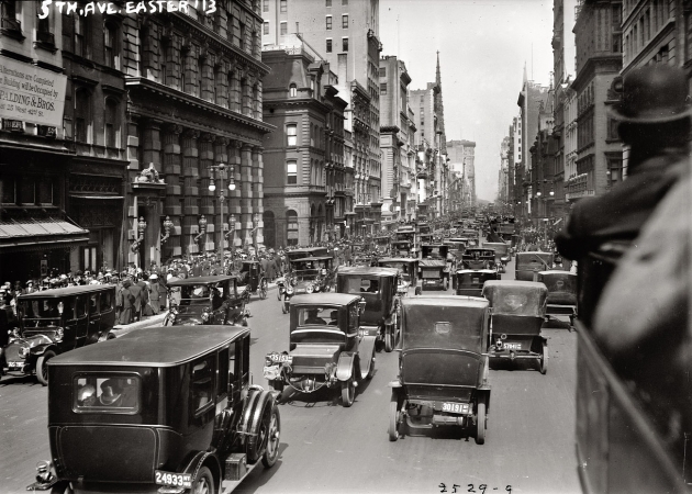 Photo showing: Easter Auto Parade -- New York City, 1913. Fifth Avenue looking north.