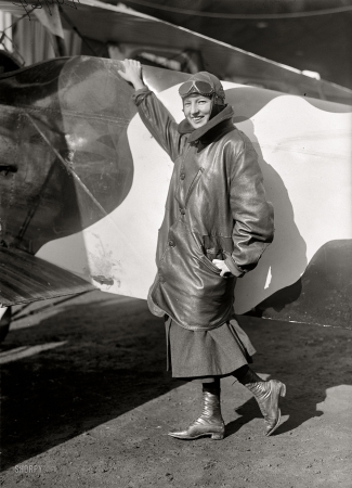 Photo showing: Flygirl -- Marjorie Stinson, aviatrix. Packard LePere plane, Washington, D.C., circa 1918.