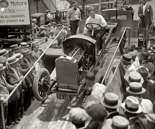 Photo showing: The Naked Buick -- Washington, 1924. A demonstration of Buick parts standardization.