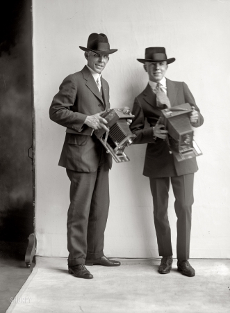 Photo showing: Lensmen -- Washington, D.C., circa 1919.  On the left, A.W. Artie Leonard of National Photo.