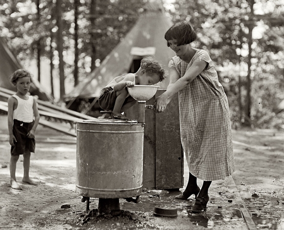 Photo showing: Good Will Drinking -- August 1, 1924. Vicinity of Washington, D.C. Camp Good Will.