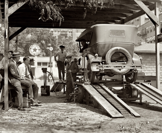 Photo showing: Texaco Station -- Washington, D.C., 1924. Havoline Oil Company.