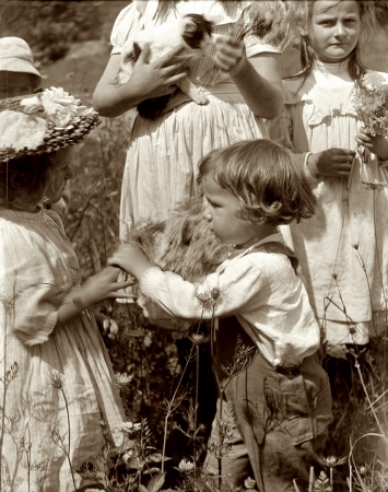 Photo showing: Happy Days -- Happy Days. Gertrude Kasebier's grandson Charles O'Malley in 1902.