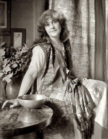 Photo showing: Rose ONeill -- New York, 1907. Illustrator Rose O'Neill, originator of the Kewpie doll.