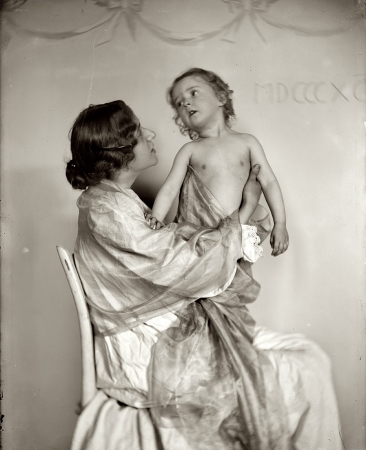Photo showing: Adoration -- New York, 1898. Adoration, posed by May Holly and Hortense.