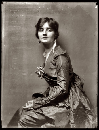 Photo showing: Genevieve Lyon -- Mrs. John Murray Anderson, actress and wife of the theatrical producer. Genevieve Lyon circa 1914.