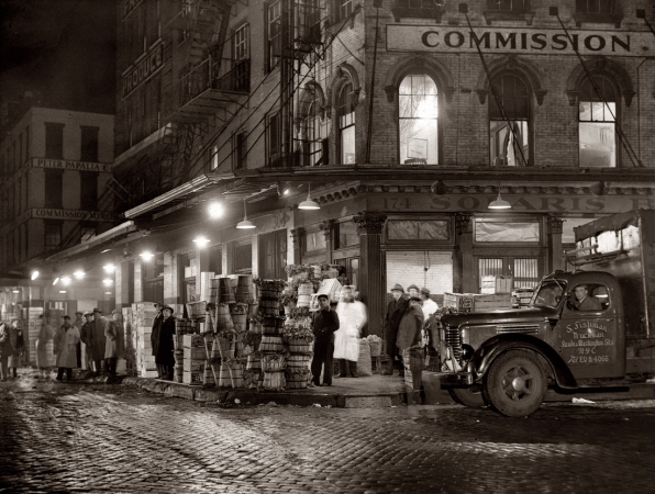 Photo showing: Washington Street Market -- Night view of the Washington Street produce market, New York City, 1952.