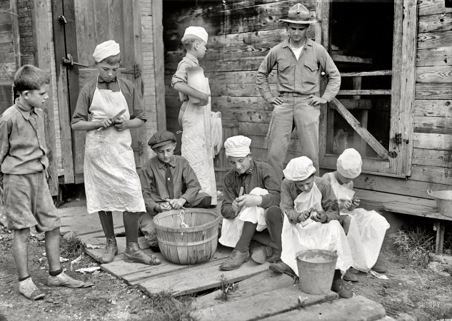 Photo showing: KP for Kids -- Junior Marines, 1919. Washington, D.C., or vicinity.