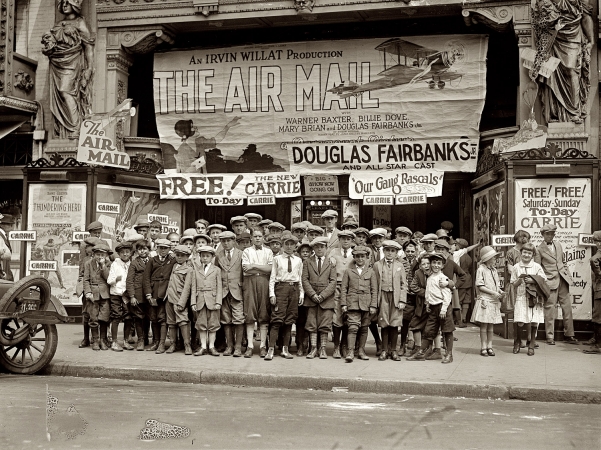 Photo showing: Saturday Matinee -- 1925. Sidney Lust's Leader Theater at 507 Ninth Street NW in Washington, D.C.
