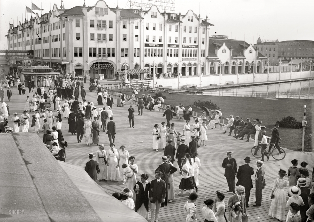 Photo showing: The Asbury Stroll -- Asbury Park, New Jersey circa 1914. The North End Hotel on the Ocean Grove side of the boardwalk.