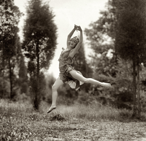 Photo showing: Woodland Jete -- Elsie Robinson, National American Ballet, June 30, 1925.