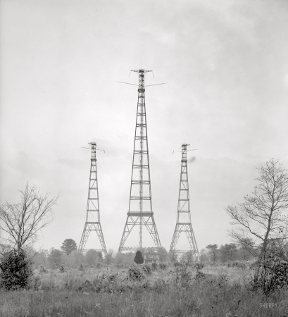 Photo showing: The Triple Towers -- Arlington, Virginia, circa 1917. Masts for the Navy's wireless station, built in 1912 at Fort Myer.