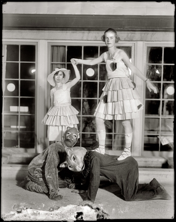 Photo showing: Satyricon -- Washington, D.C., circa 1925. Y.W.C.A. Circus.