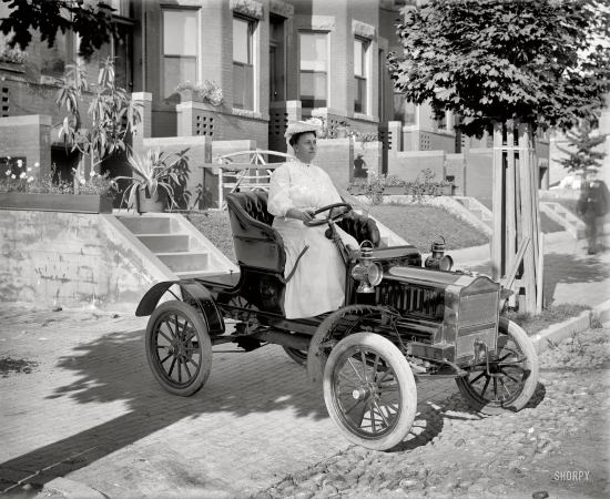 Photo showing: Mrs. Henry Departs -- Washington, D.C., circa 1908. Mrs. Guy Henry in auto, a Maxwell Tourabout.