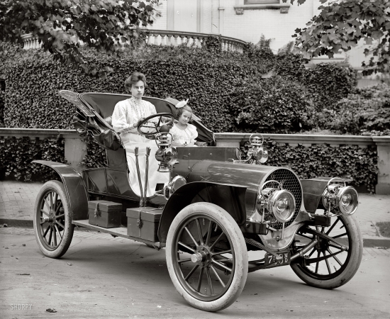 Photo showing: Driving the Franklin -- 1907 Franklin Model D automobile, Washington, D.C. circa 1908.