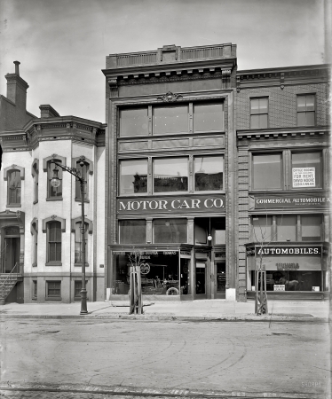 Photo showing: Motor Car Co. -- Washington, D.C., circa 1907. A.L. McCormick garage, New York Avenue, an early new car showroom. 