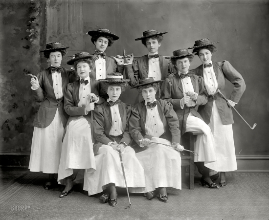 Photo showing: Galloping Gaily -- Washington, D.C., circa 1917. Galloping Gaily Chorus.