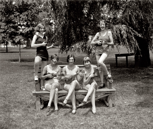 Photo showing: Twenties Teen Spirit -- Washington, D.C. July 9, 1926. Girls in bathing suits with ukuleles.
