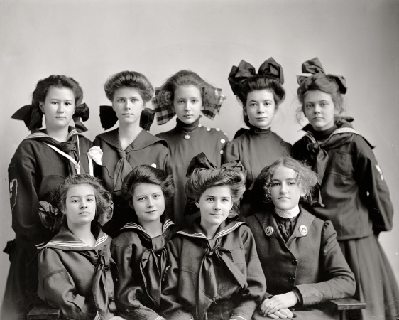 Photo showing: Gunston Girls -- Gunston Hall preparatory dept., Washington, D.C., circa 1905.