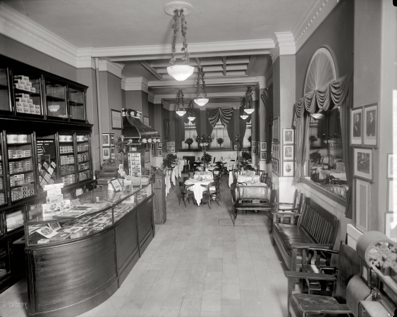 Photo showing: Hotel Occidental: Inside -- Washington, D.C., circa 1920. The restaurant in Gus Buchholz's hotel on Pennsylvania Avenue.