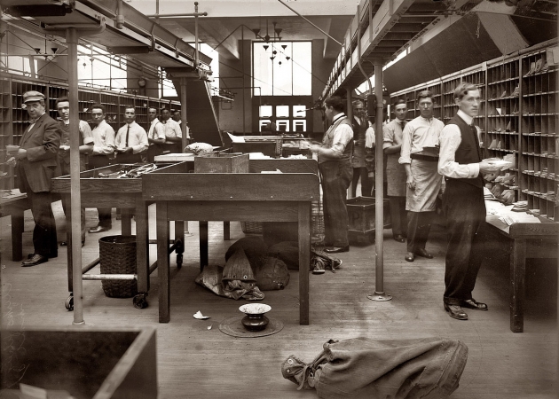 Photo showing: Boxing Mail -- Circa 1913. Boxing mail in the New York post office.