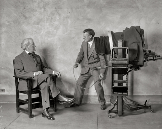 Photo showing: Serious Photography -- Circa 1915. Posing Cliff Berryman, the political cartoonist, at the Harris & Ewing studio.
