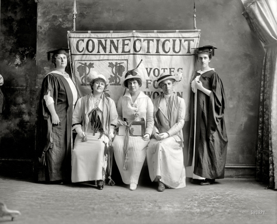 Photo showing: Connecticut Votes for Women -- Washington, D.C., circa 1917. Mrs. Ernest Seton -- suffrage group. Connecticut Votes-for-Women League.