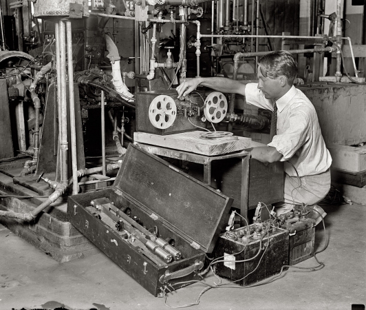 Photo showing: Gizmotron 9000 -- August 24, 1929. Donald H. Brooks, Bureau of Standards.