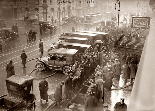 Photo showing: Subway Fire: 1915 -- January 6, 1915. Subway fire under Broadway at West 55th Street.