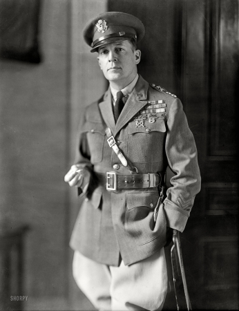 Photo showing: Douglas MacArthur -- November 1930. Washington, D.C. General Douglas MacArthur.