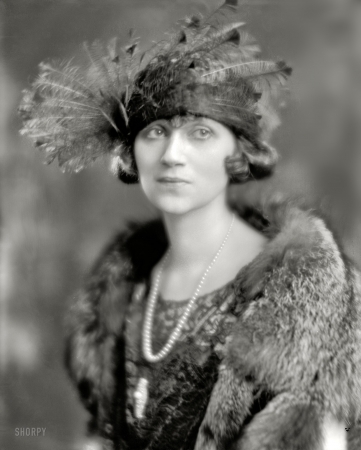 Photo showing: Helen LeSeure -- Washington, D.C., circa 1920. Miss Helen LeSeure. Granddaughter
of Uncle Joe Cannon, a legendary Speaker of the House.