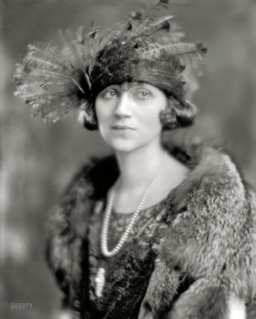 Photo showing: Helen LeSeure -- Washington, D.C., circa 1920. Miss Helen LeSeure. Granddaughter
of Uncle Joe Cannon, a legendary Speaker of the House.