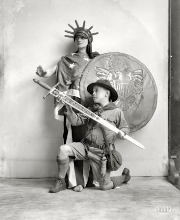 Photo showing: Patriotic Tableau -- Washington, D.C., circa 1918. Robert Hall, group.