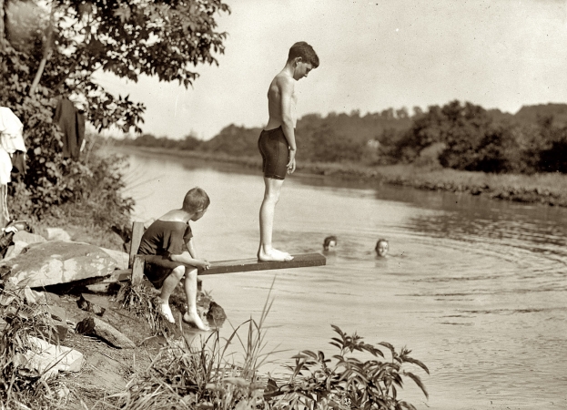 Photo showing: Little Dipper -- Washington, D.C., vicinity circa 1915. Along the Chesapeake & Ohio Canal.