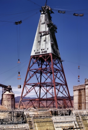 Photo showing: Shasta Dam Tower -- Cable tower from which buckets carry materials used in the construction of Shasta Dam, California, June 1942.