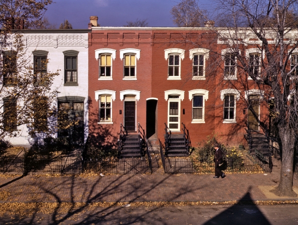 Photo showing: Washington Rowhouses -- Rowhouses, corner of N and Union Streets S.W., 1942.
