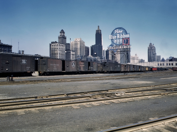 Photo showing: Chicago: April 1943, 11:35 -- South Water Street freight depot of the Illinois Central Railroad at Chicago.